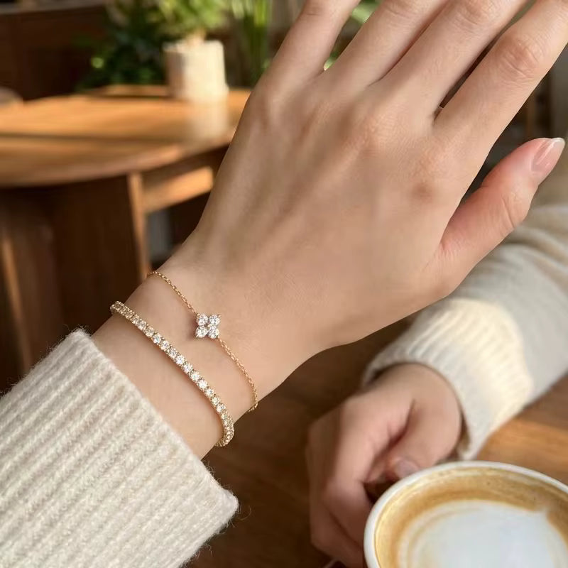 Juego de 2 pulseras de cadena con flores de circonia