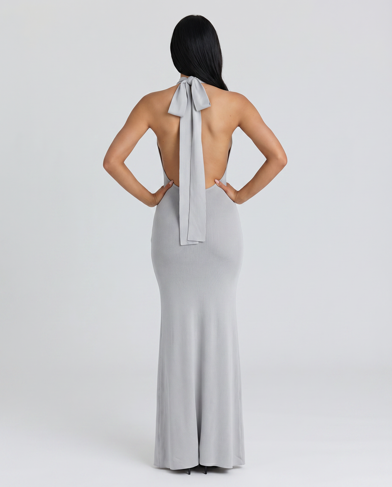 Brinley • Vestido Maxi Sin Espalda con Cuello Halter