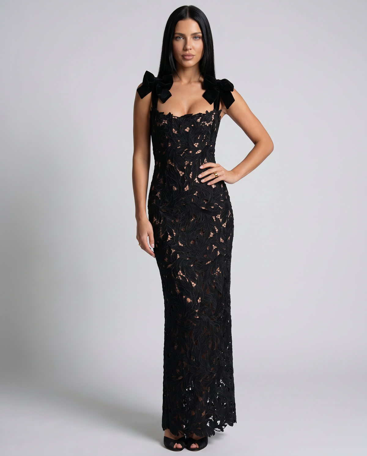 Thalina • Vestido Maxi con Encaje y Tirantes de Lazo