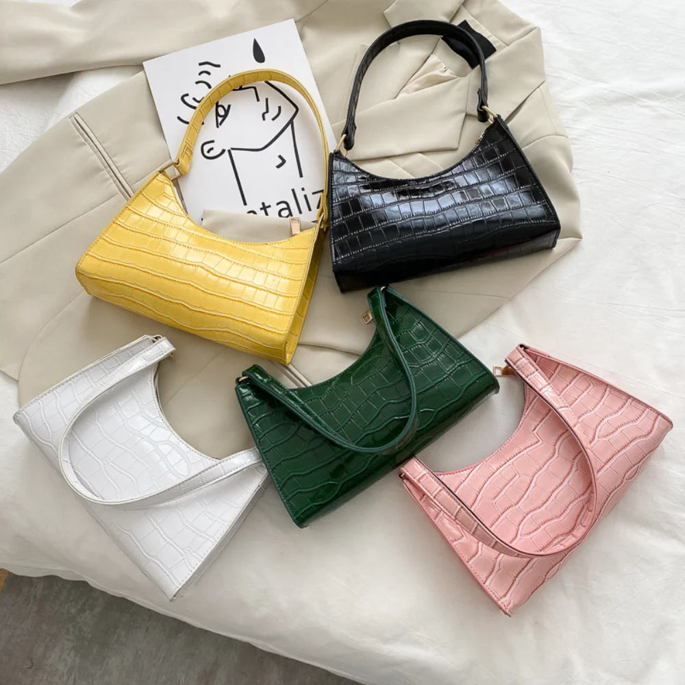 Bolso Baguette Charol Efecto Cocodrilo - blanco