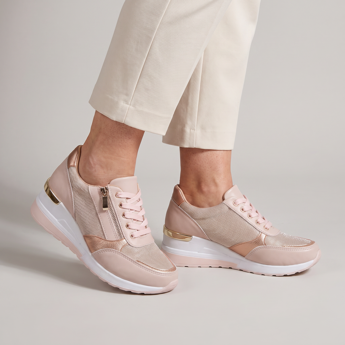 Scarpa Flexi — Leggera e con chiusura facile