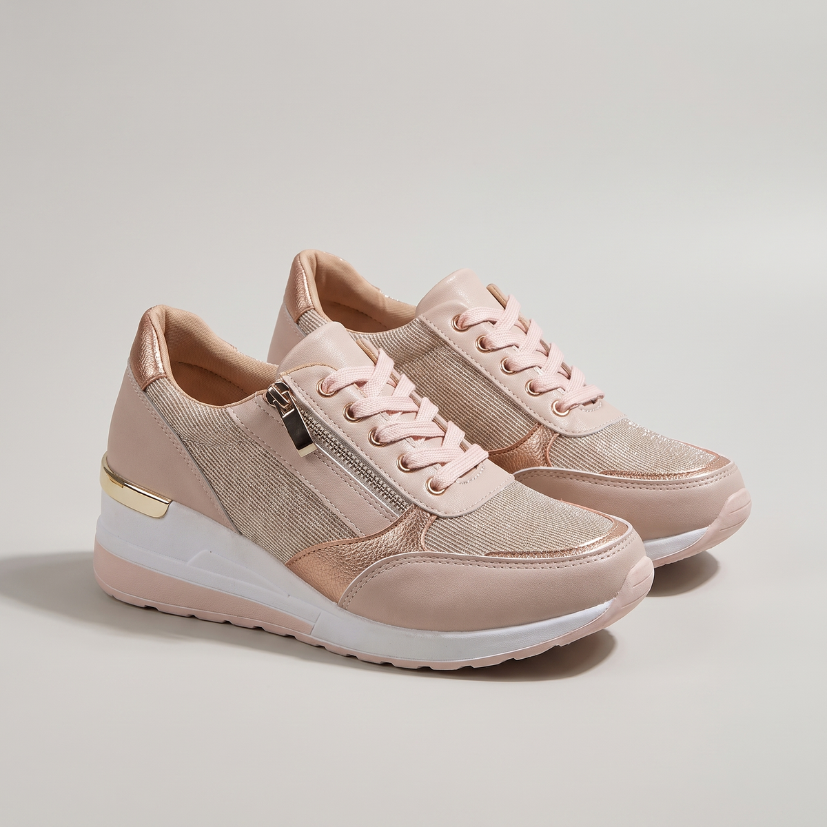 Scarpa Flexi — Leggera e con chiusura facile